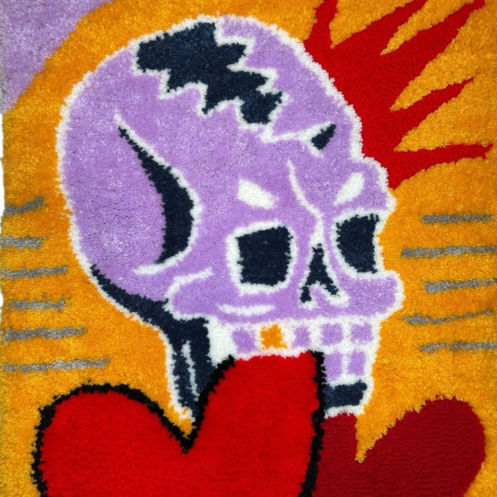 Hand Tufted Rug Or Wall Art By Mexican Tattoo Artist 22" x 32" Skull Hearts - Picture 4 of 6